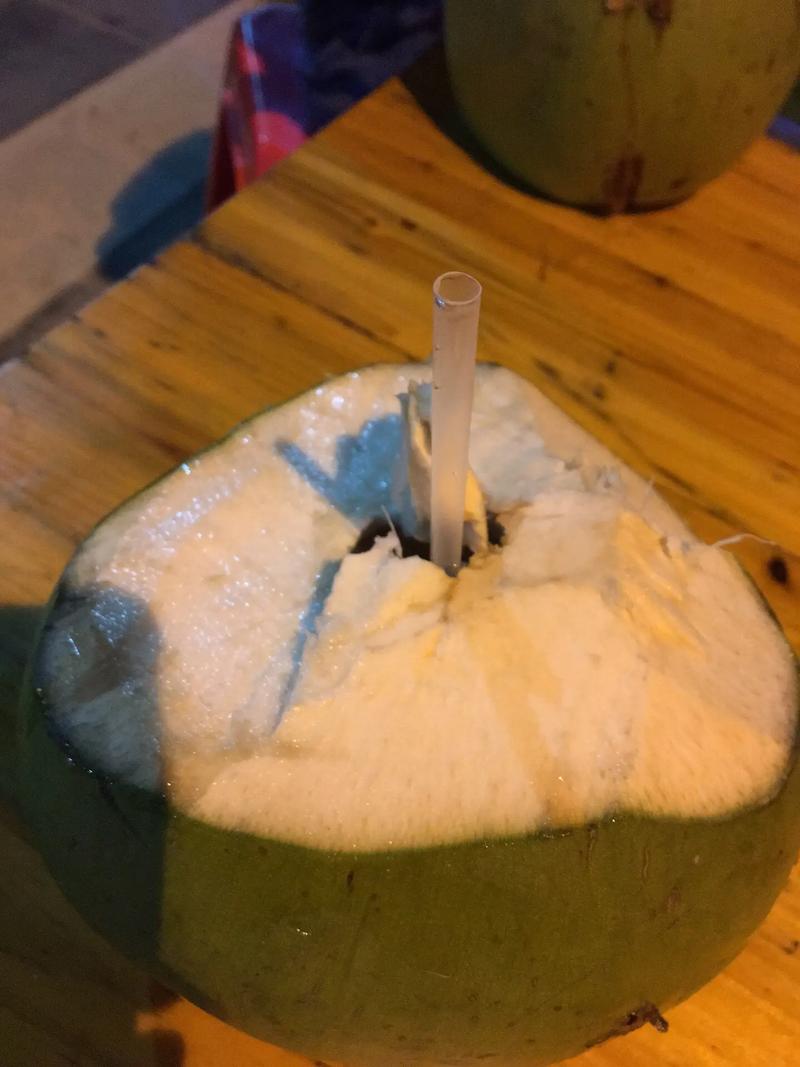 喝椰子