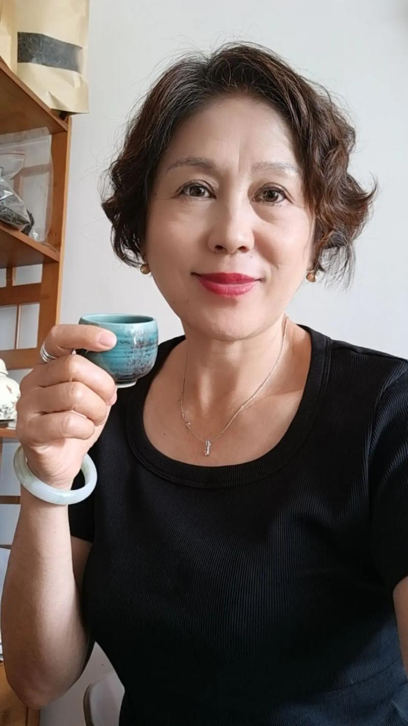 六十多岁女性