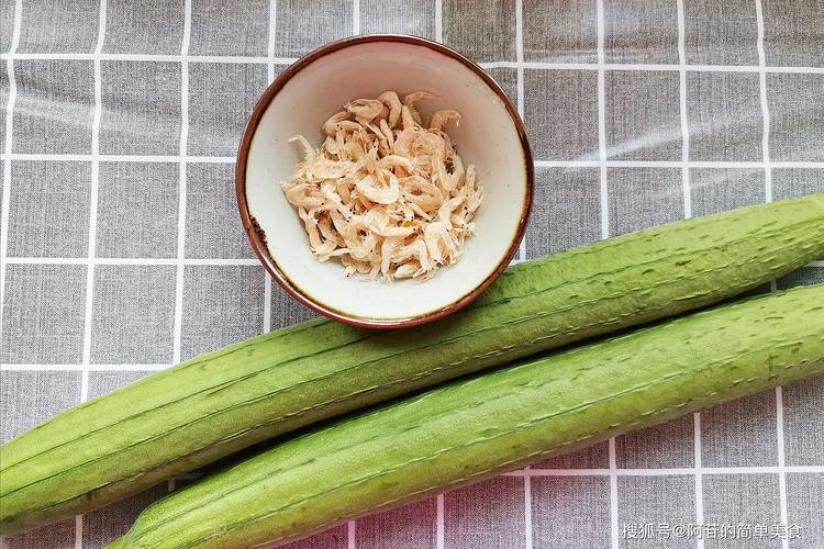 试管婴儿饮食指导：丝瓜是否适合食用？