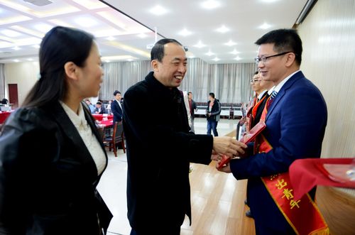巢时斌