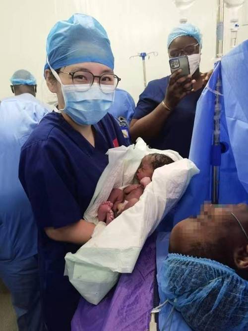 英德市首例试管婴儿诞生：新生命的奇迹时刻