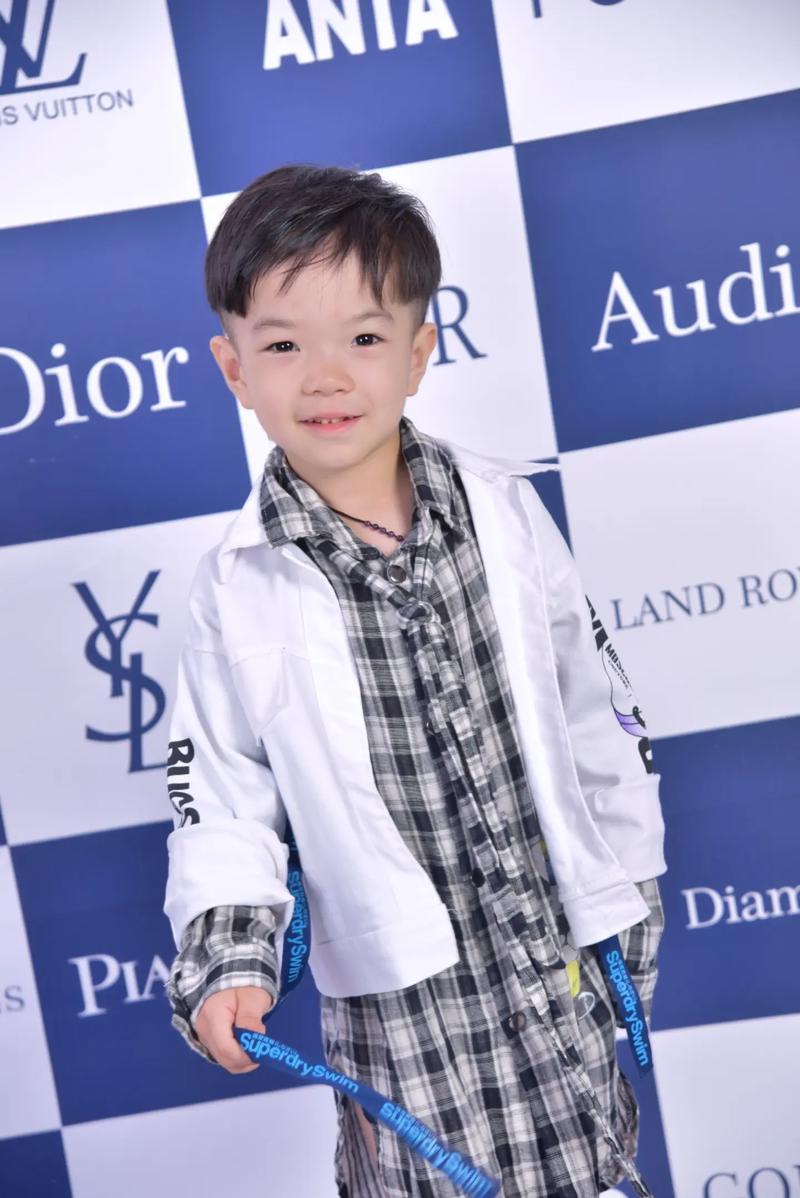 小凯瑞是否真的是试管婴儿？解密真相！